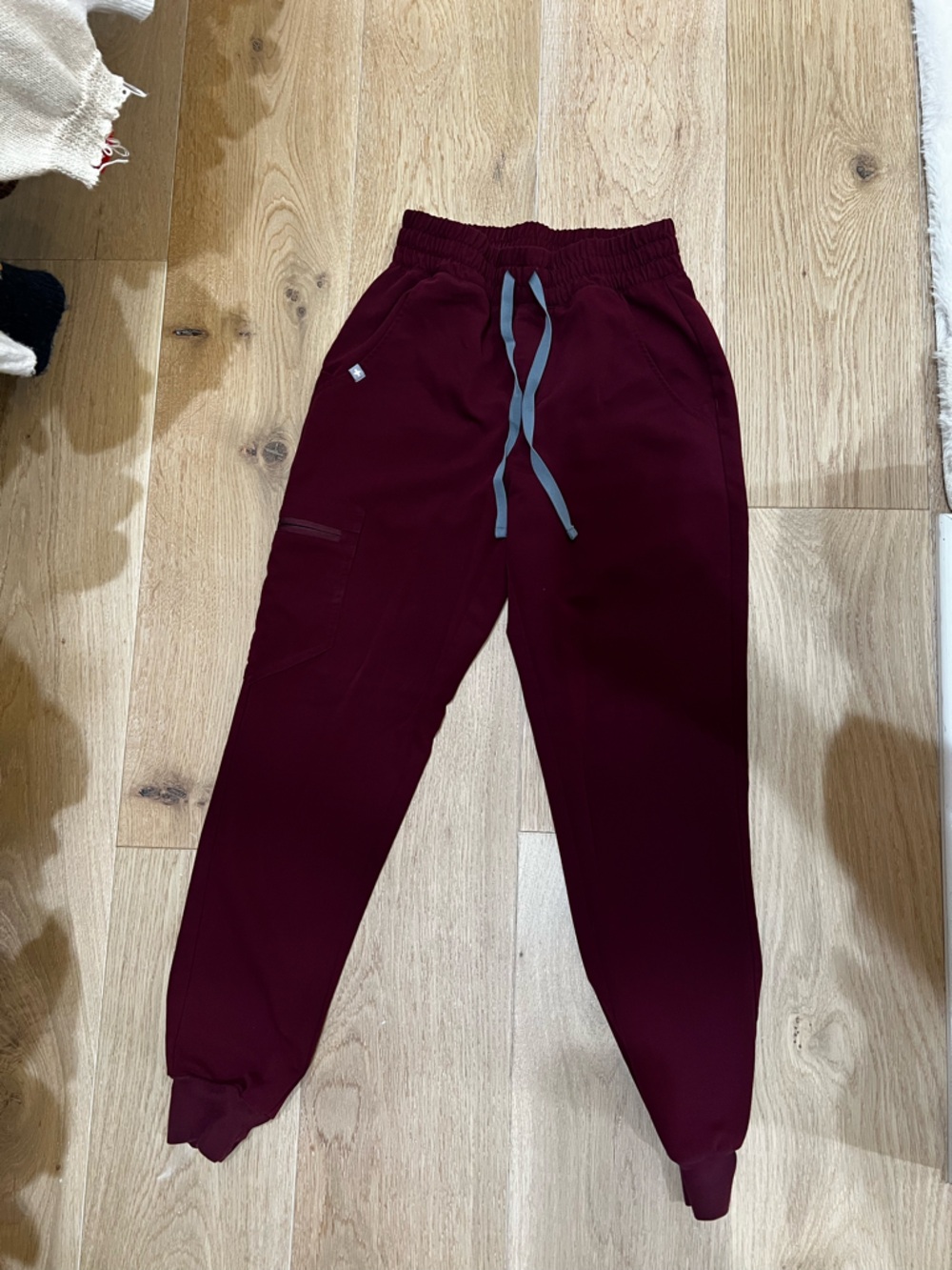 Figs Zamora High Waisted Petite Joggers in Burgundy